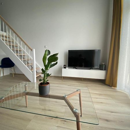 Apartament Wroclaw-Lotnisko エクステリア 写真