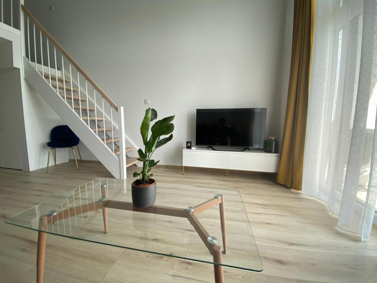 Apartament Wroclaw-Lotnisko エクステリア 写真