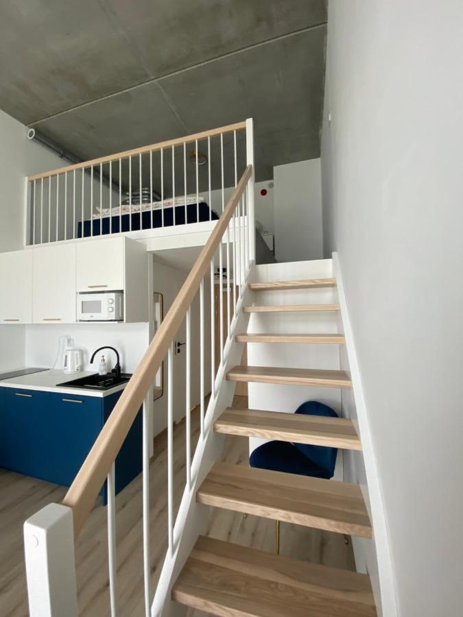 Apartament Wroclaw-Lotnisko エクステリア 写真